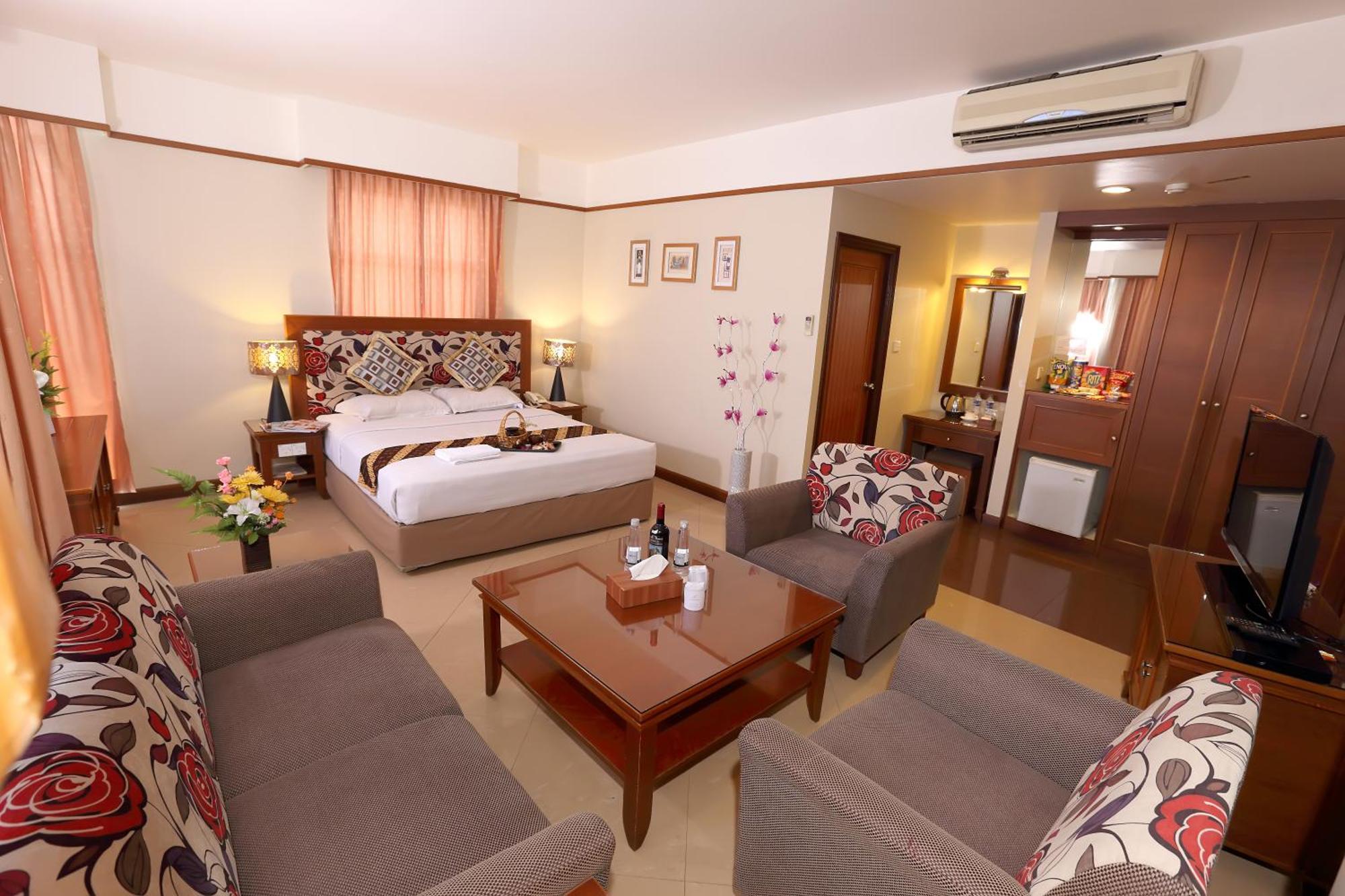 Hotel Maximillian Tanjung Balai Karimun Exterior foto