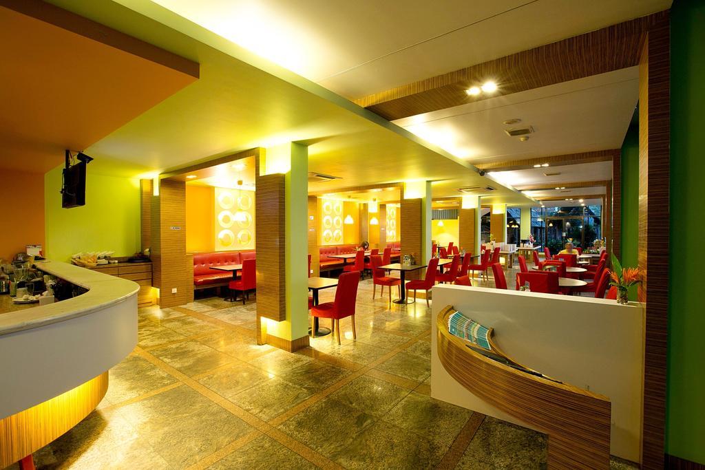Hotel Maximillian Tanjung Balai Karimun Exterior foto
